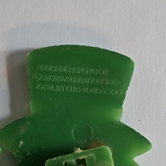 Vintage Leprechaun brooch 1978 Creative Creations Waving St Patrick’s Day - Picture 9 of 11